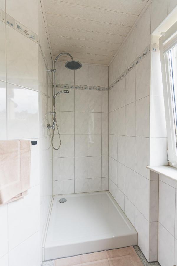 Appartment In Den Weinbergen Bei Mainz - Mit 2X Doppelzimmern, 1X Grosses Wohnzimmer, Bad & Kueche Stadecken-Elsheim Buitenkant foto