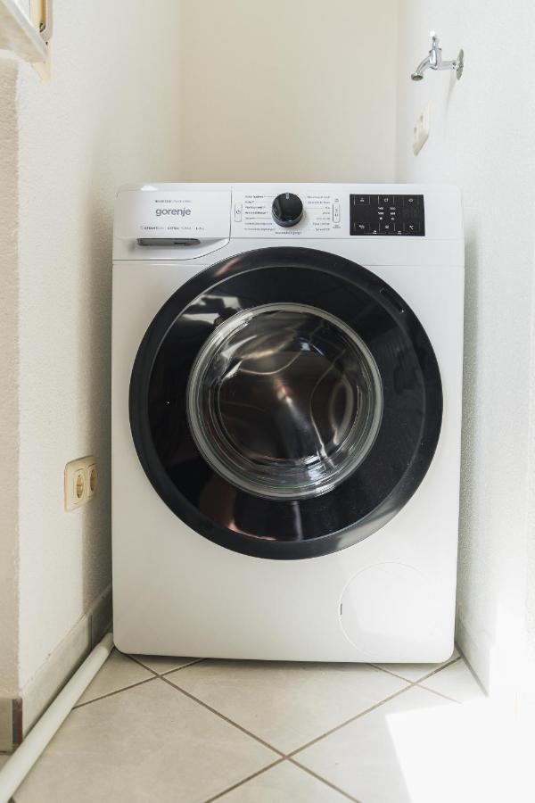 Appartment In Den Weinbergen Bei Mainz - Mit 2X Doppelzimmern, 1X Grosses Wohnzimmer, Bad & Kueche Stadecken-Elsheim Buitenkant foto